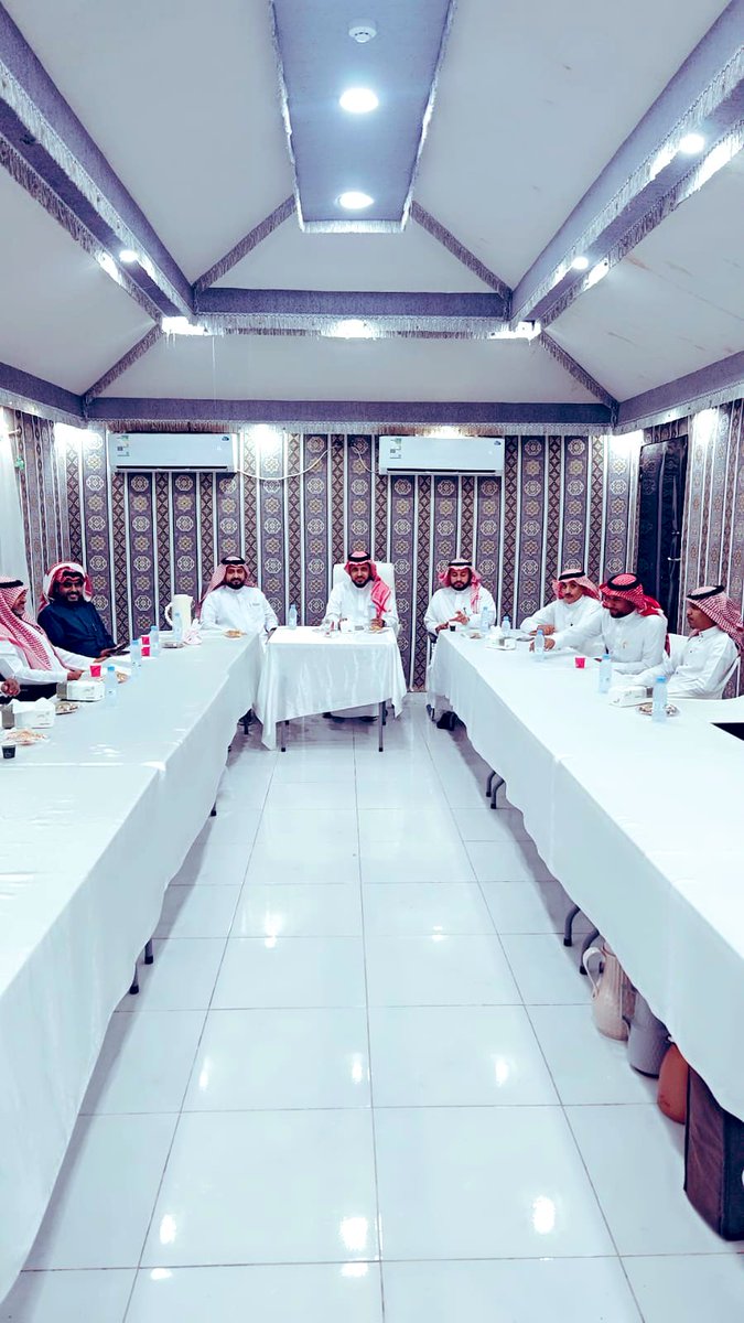 عقد مجلس ادارة الجمعيه اجتماعه الاول برئاسة رئيس مجلس الادارة الاستاذ عبدالحفيظ الحارثي  وحضور السادة اعضاء المجلس باكتمال النصاب