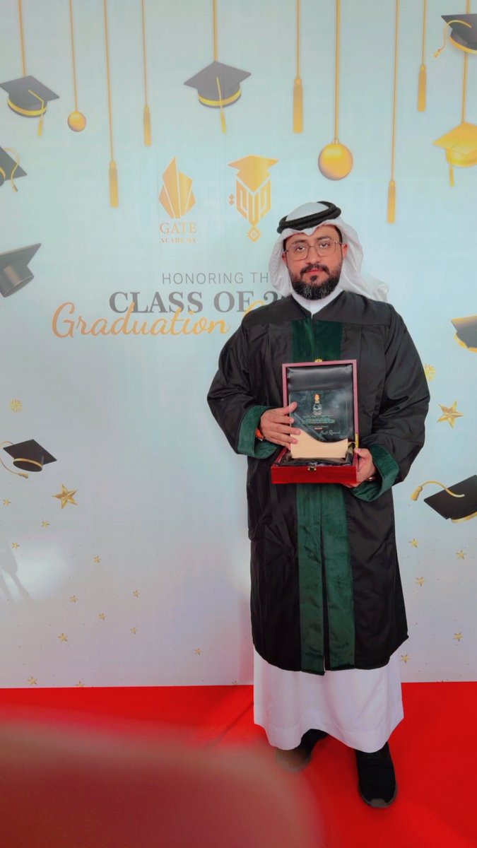 يتقدمون رئيس واعضاء الجمعية بخالص التهاني والتبريكات للمدير التنفيذي الدكتور خالد بن عبدالله مدخلي لحصوله على درجة الدكتوراه في ادارة الأعمال متمنين له دوام التوفيق والسداد لخدمة دينه ومليكه ووطنه